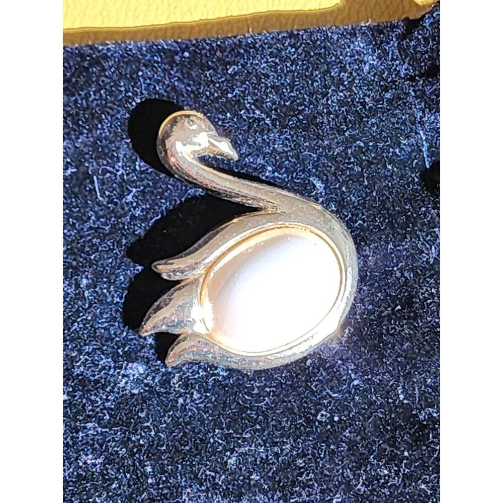 VTG Trafari Gold Tone Swan Brooch With White Jelly Belly Cabochon Faux Pearl
